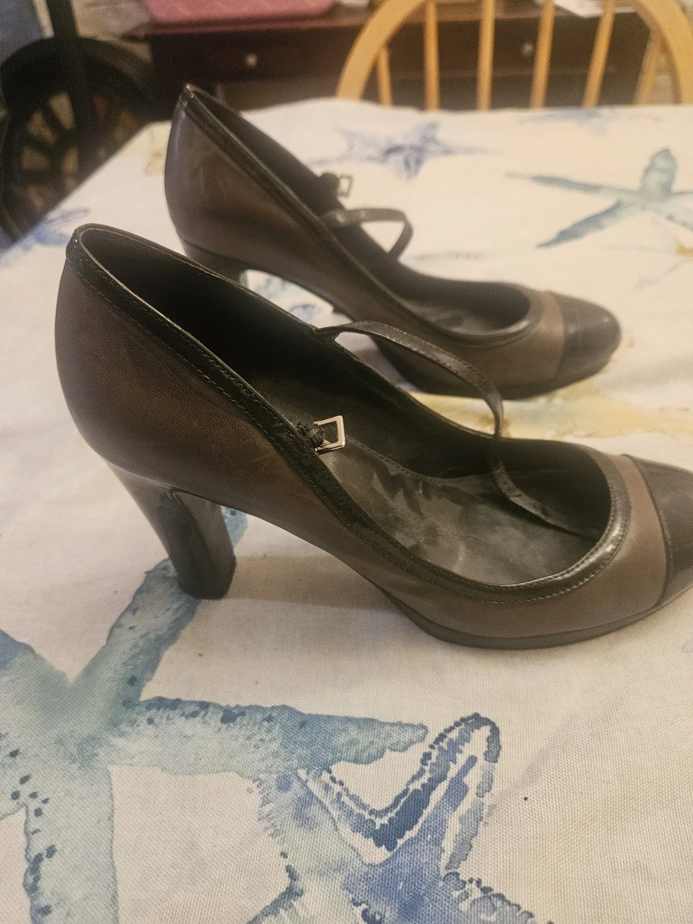 Lauren Ralph Lauren Brown and Black Cap-Toe Mary Jane Pumps. Very Good Condition